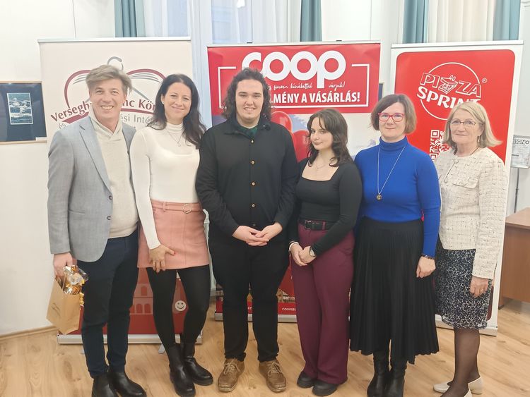  Irodalmi randevú Szolnokon