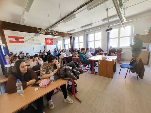 Frigyes Csaba könyvvizsgáló, vállalati szakember tartott előadást iskolánkban