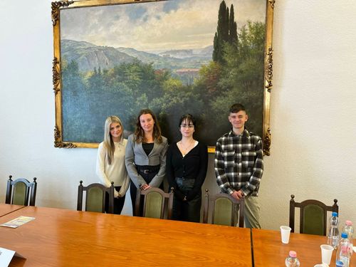 IFJÚSÁGI STRATÉGIA